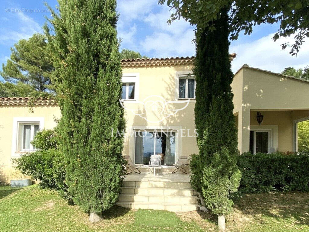 Maison à LAUDUN-L&#039;ARDOISE