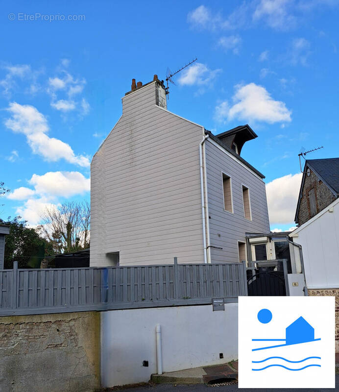 Maison à SAINT-JOUIN-BRUNEVAL