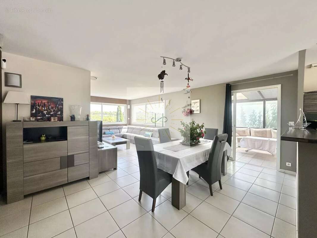 Maison à MONTELIMAR