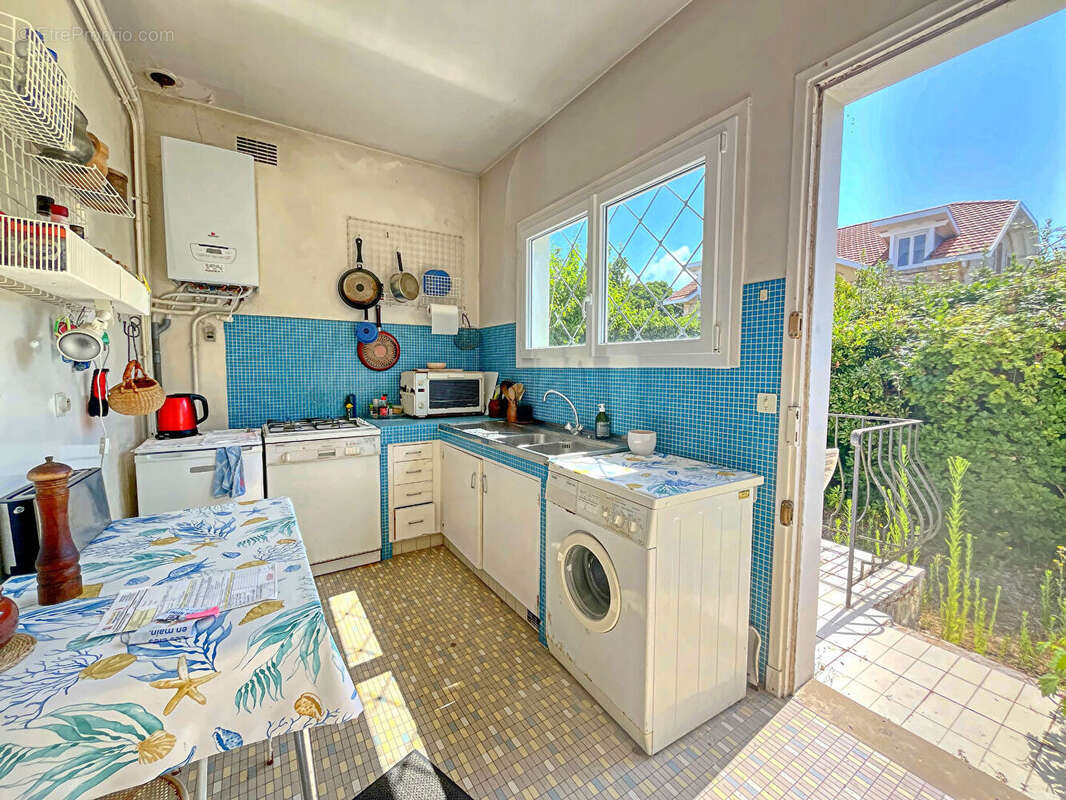 Maison de charme à rénover Royan, à deux pas du marché et de la plage - photo 5