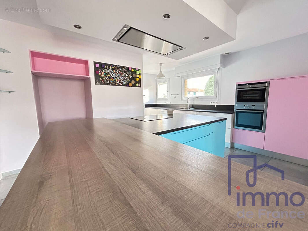 Maison à MONTROND-LES-BAINS