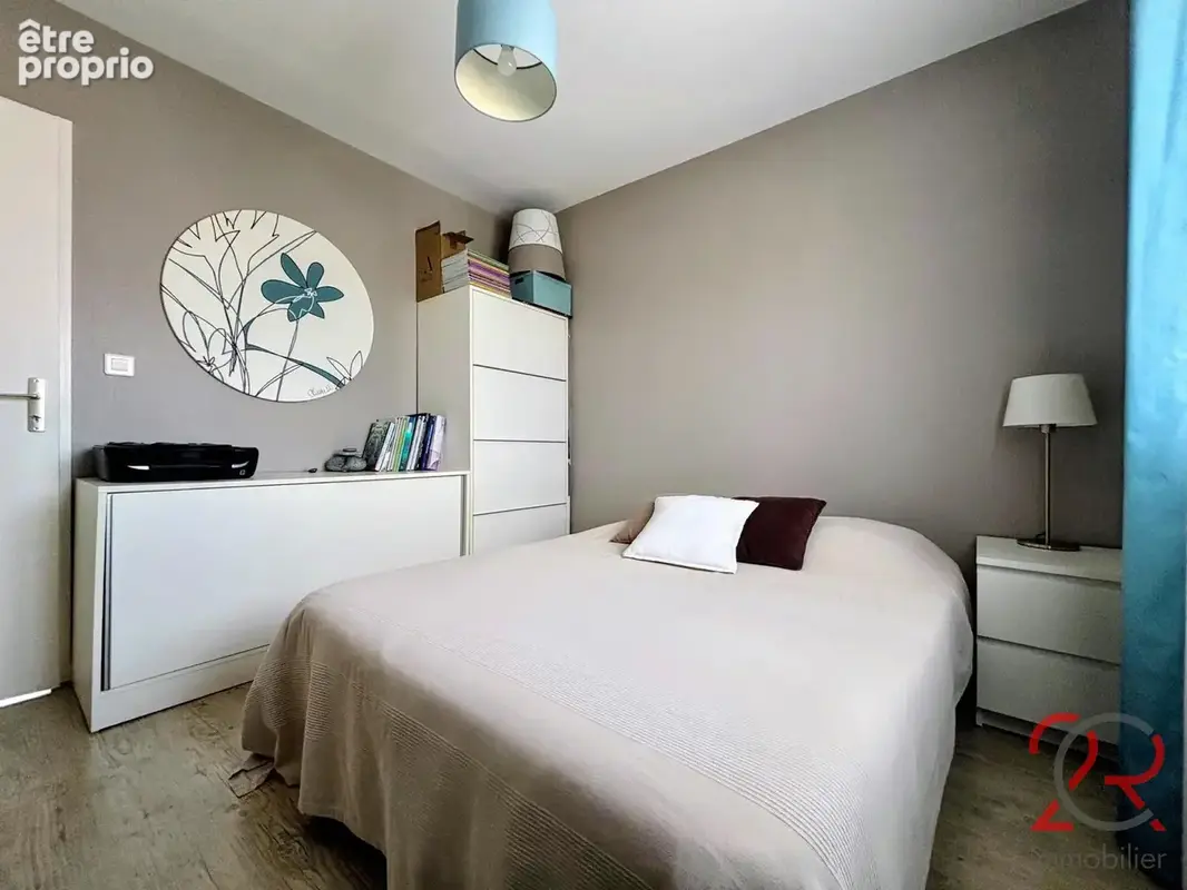 Quatre chambres, un jardin arboré et un emplacement qui facilite le quotidien ! - photo 9