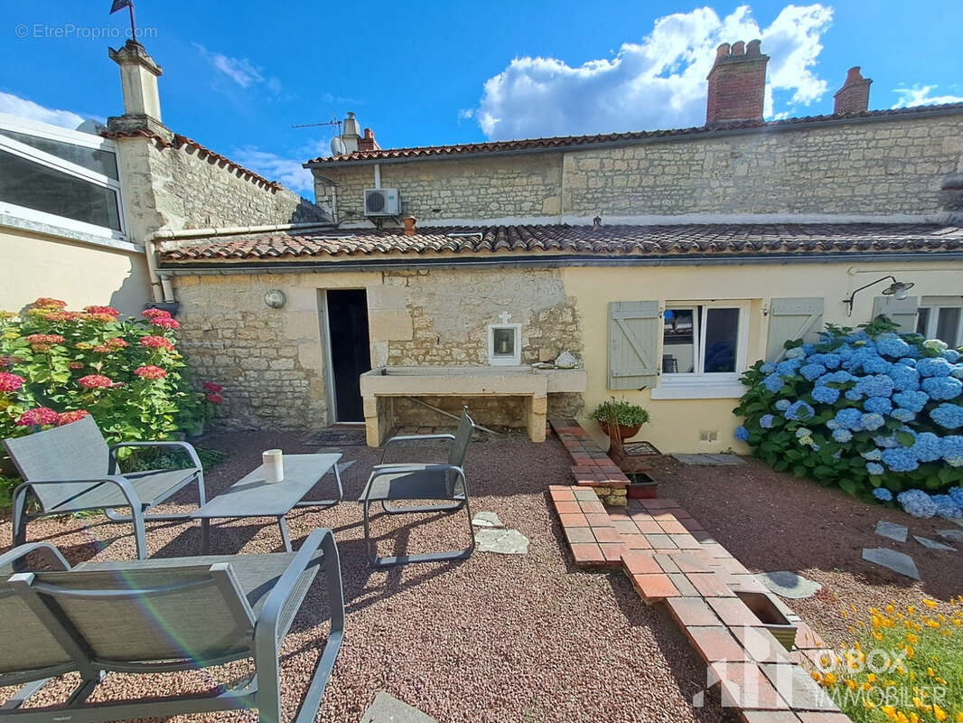 Maison à FONTENAY-LE-COMTE
