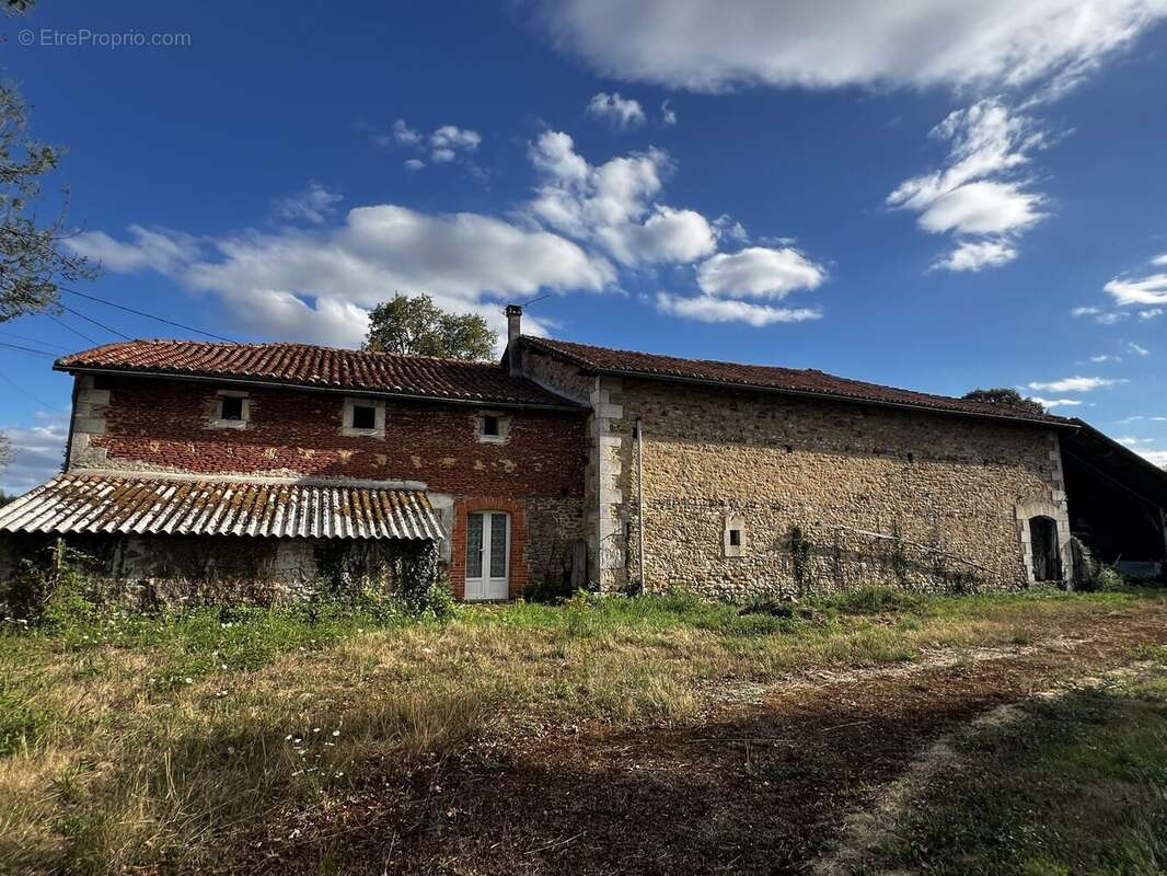 Maison 5 pièces 84 m² à vendre à Roumazieres-Loubert (16270) - photo 3