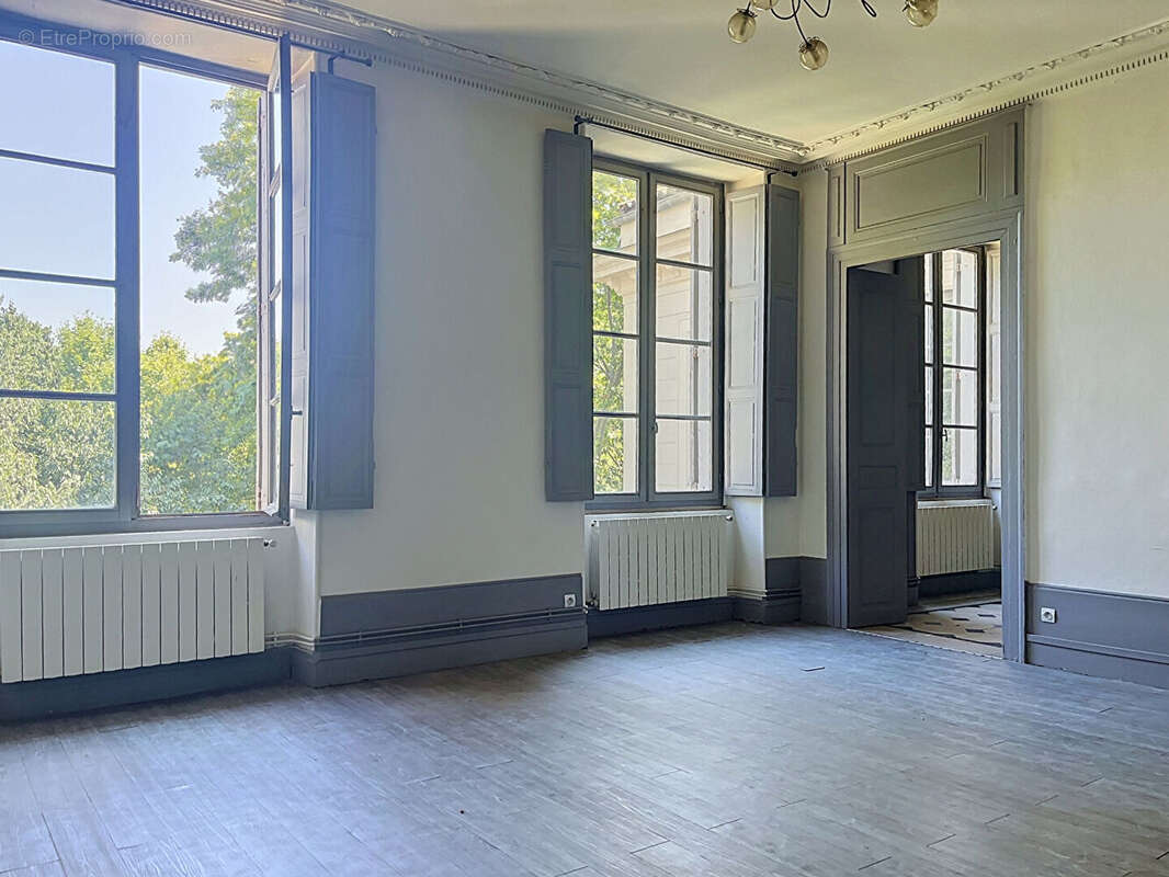Appartement Nimes 5 pièce(s) 159.66 m2 - photo 2