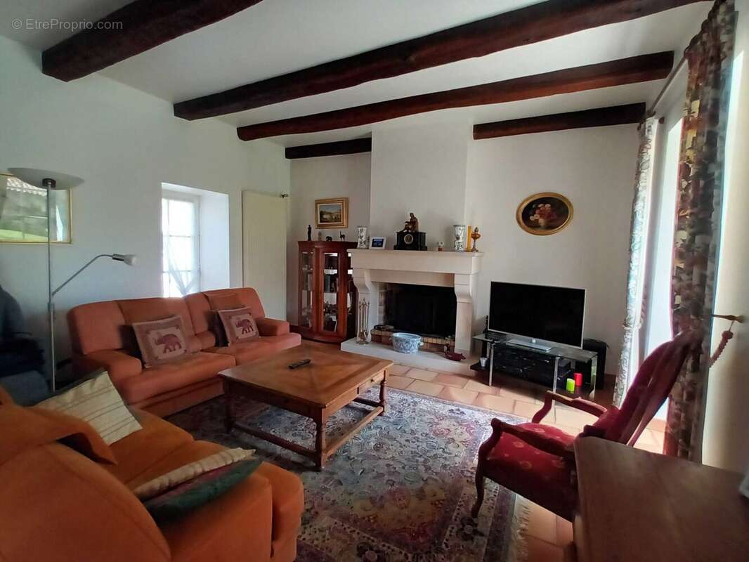 Maison 170 m² à Chasseneuil-Sur-Bonnieure  - photo 7