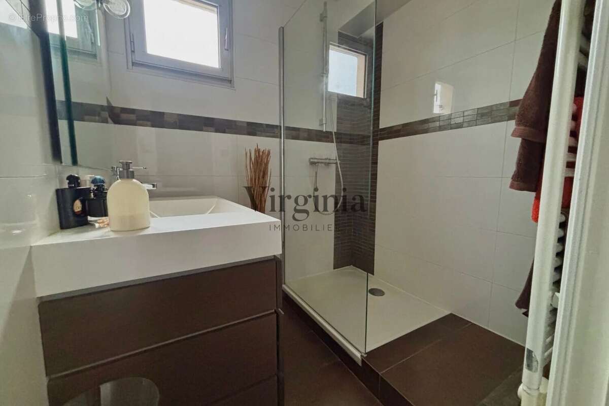 Appartement à CHARENTON-LE-PONT