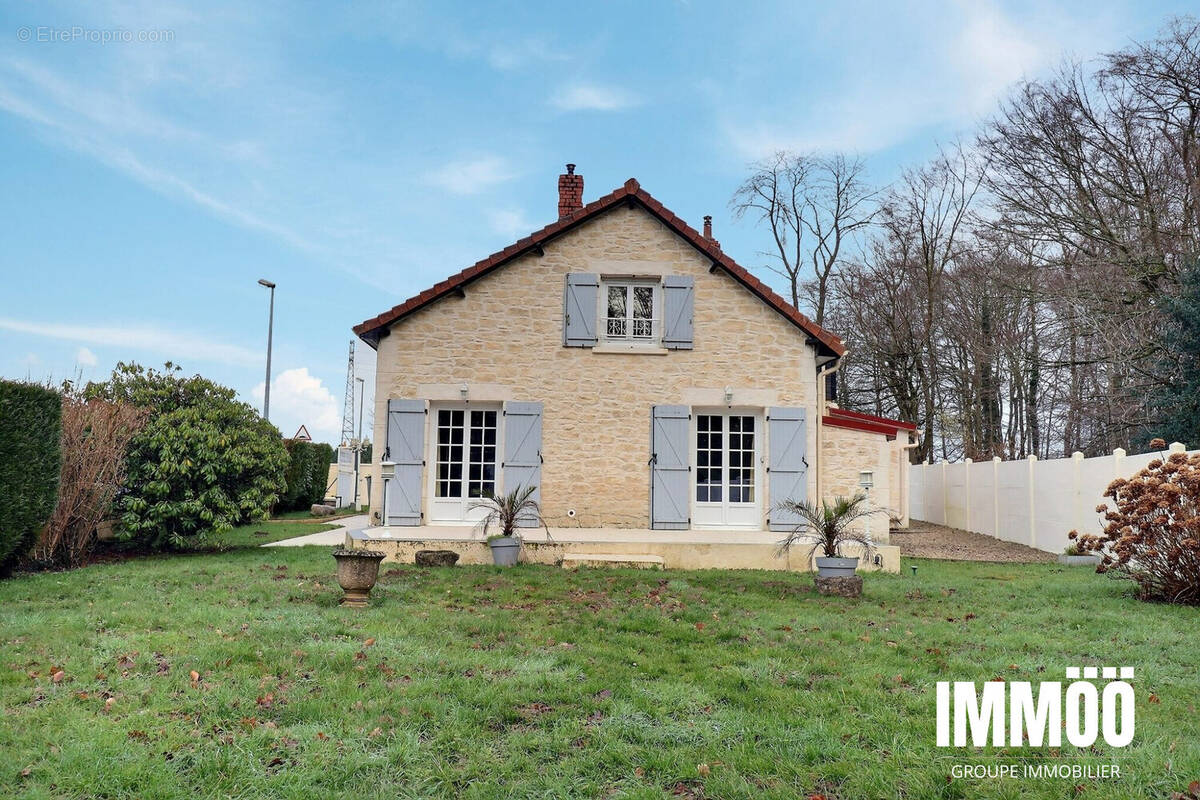 Maison à LA VAUPALIERE
