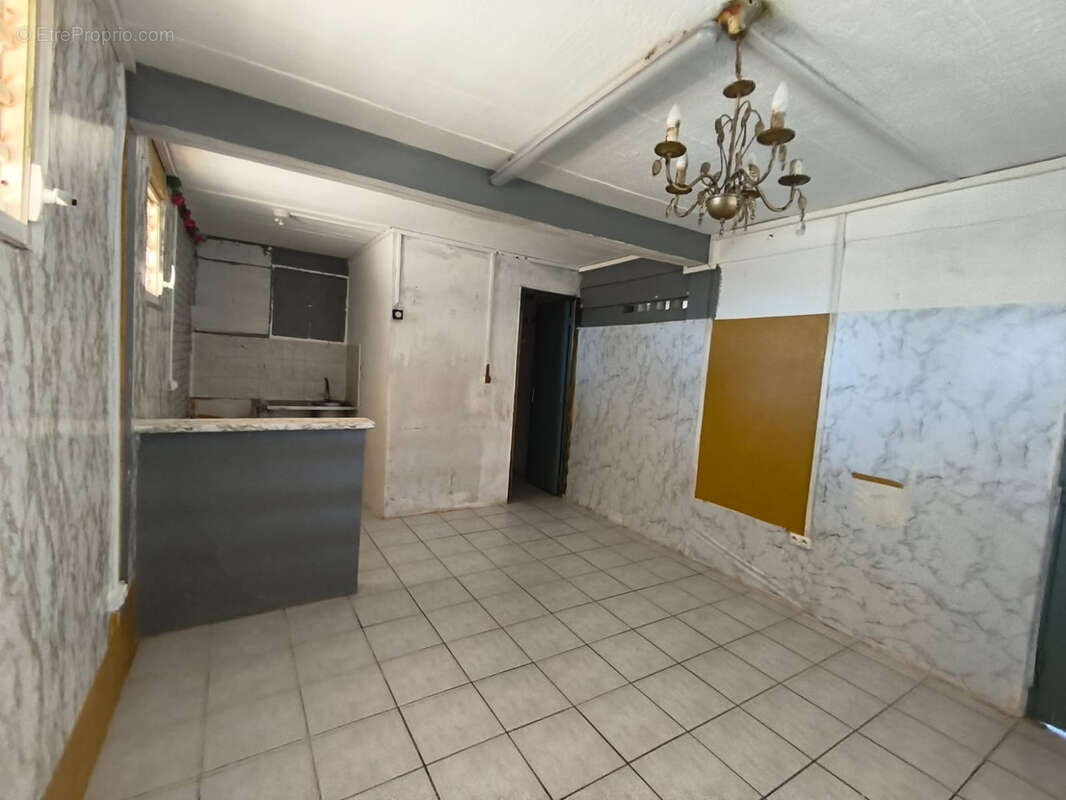 Maison à REMIRE-MONTJOLY