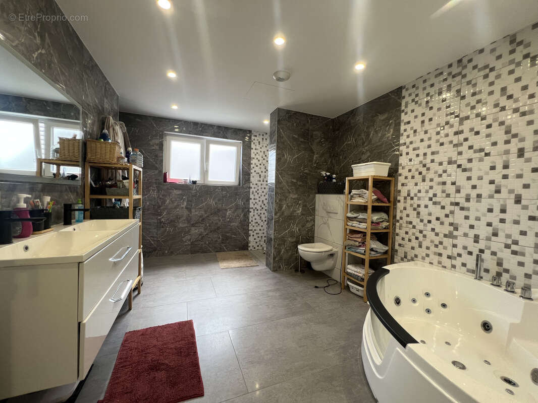 A Bischwihr, une superbe maison individuelle à toit plat 5 pièces de 125 m2 de 2020 de surface habitable sur u - photo 10
