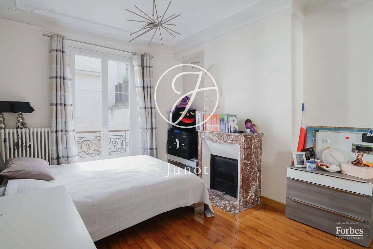 Appartement à PARIS-14E