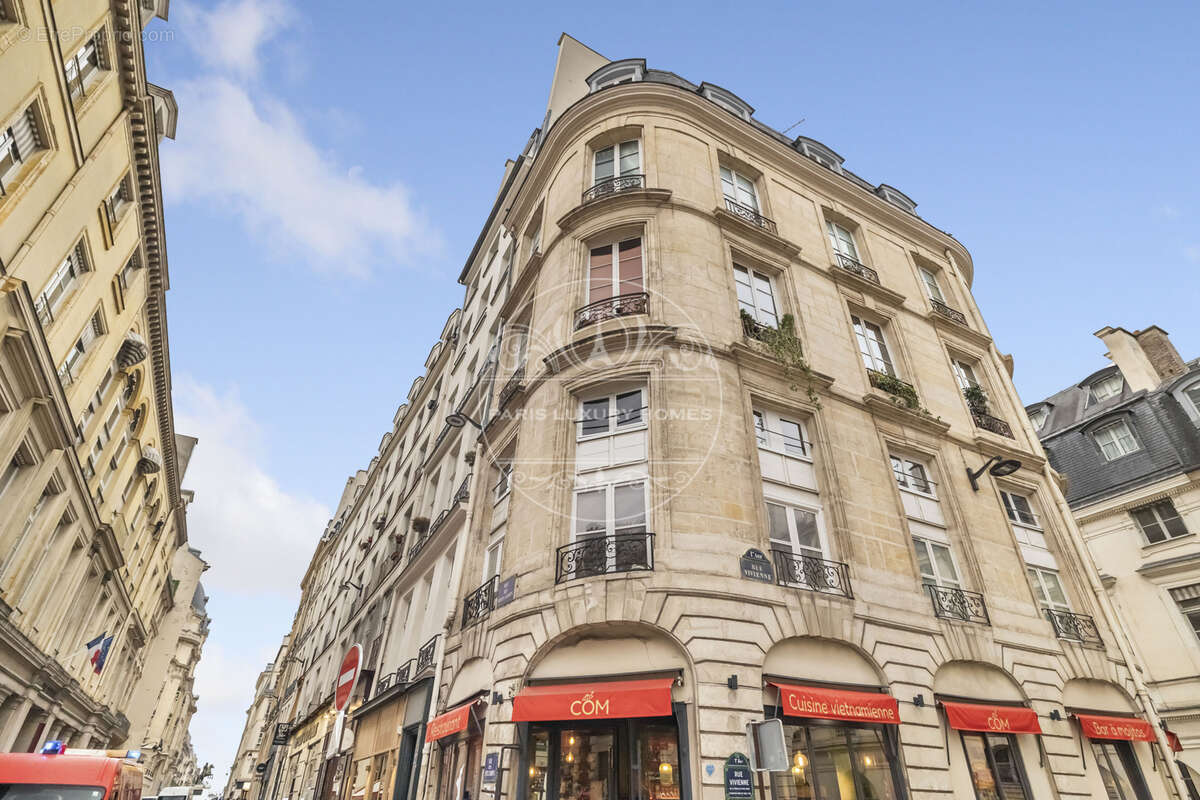 Appartement à PARIS-1E