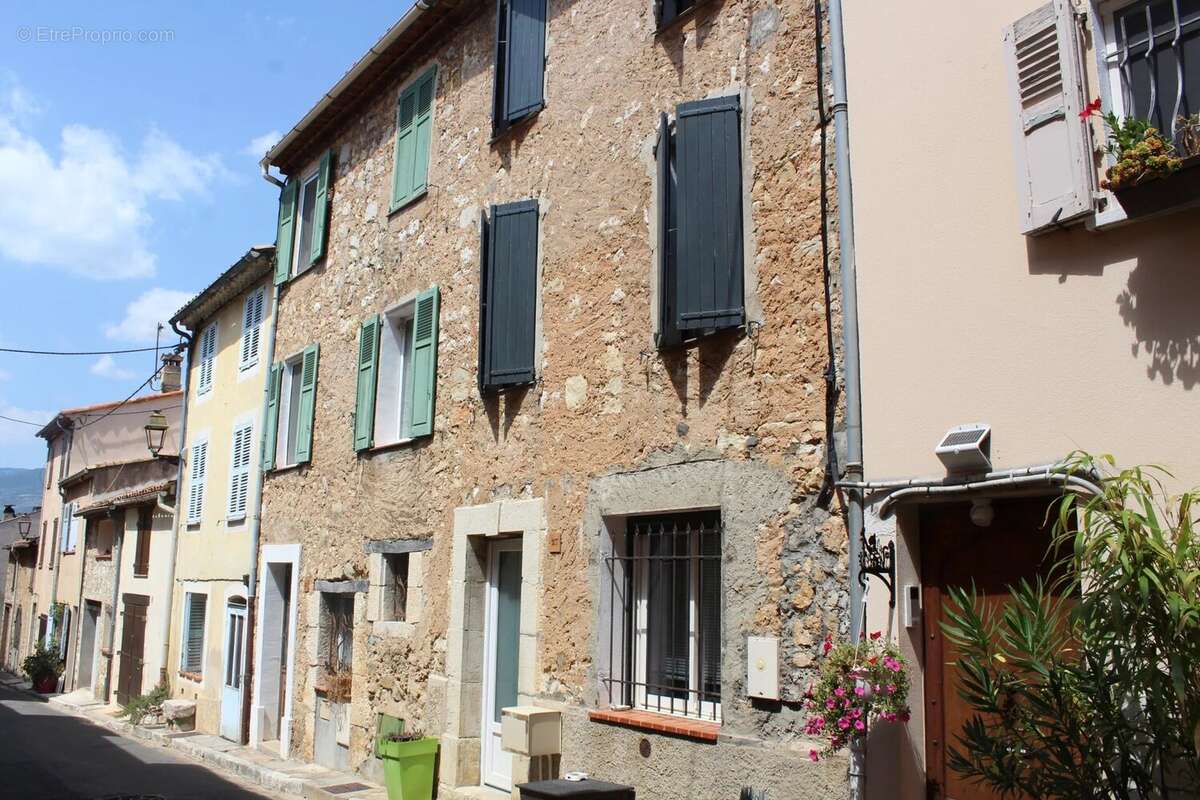 Maison à SAINT-CEZAIRE-SUR-SIAGNE