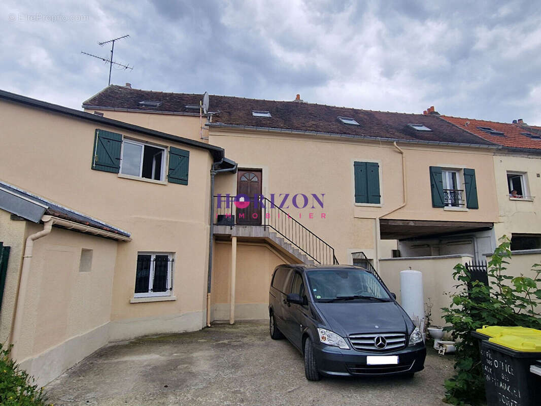 Appartement à LA CHAPELLE-EN-SERVAL