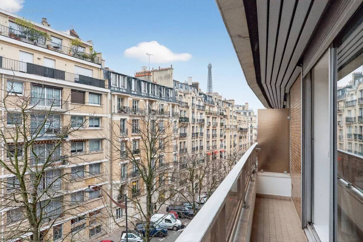 Appartement à PARIS-16E