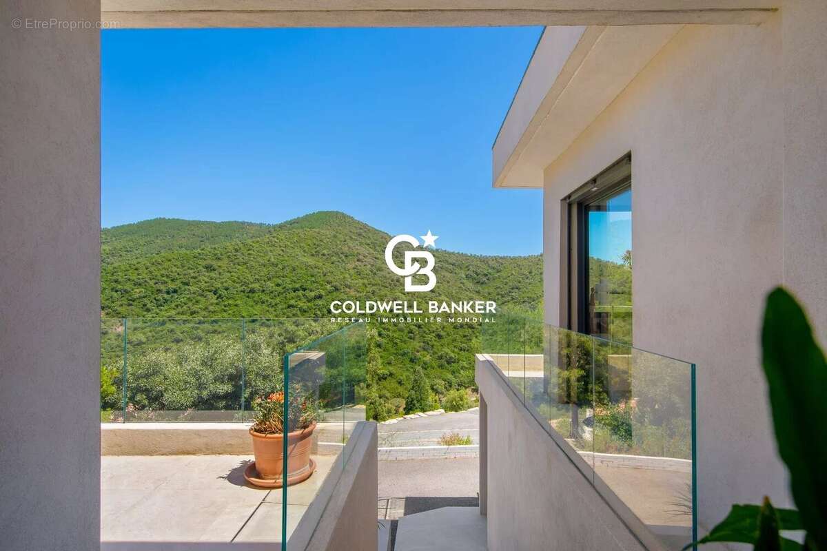 Villa contemporaine vue mer, Golf de Valcros - 83250 La Londe-les-Maures - photo 21