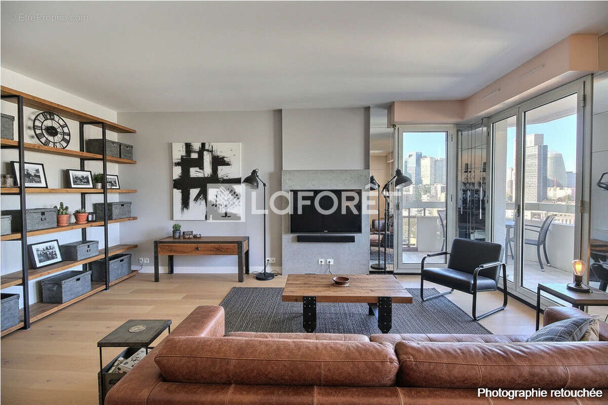 Appartement à COURBEVOIE