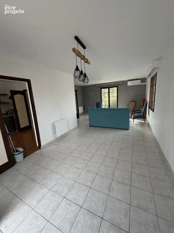 Maison avec sous-sol total pouvant permettre deux logements - photo 16