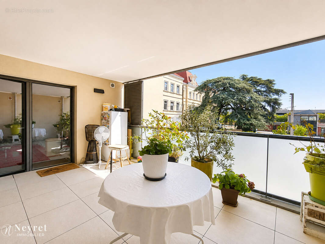 Villefranche-sur-saône centre   t4 récent avec terrasse couverte de 37 m2 et garage - photo 4