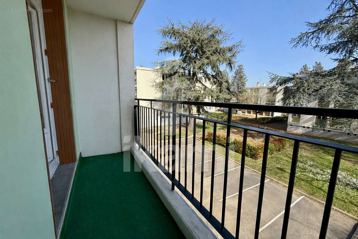 Appartement à PIERRE-BENITE