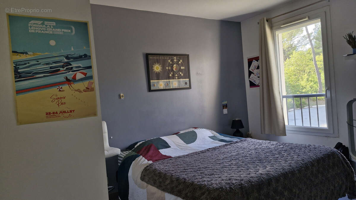 Appartement à CHATEAUNEUF-LE-ROUGE