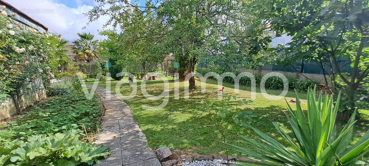 Maison à SAINT-MACAIRE-EN-MAUGES