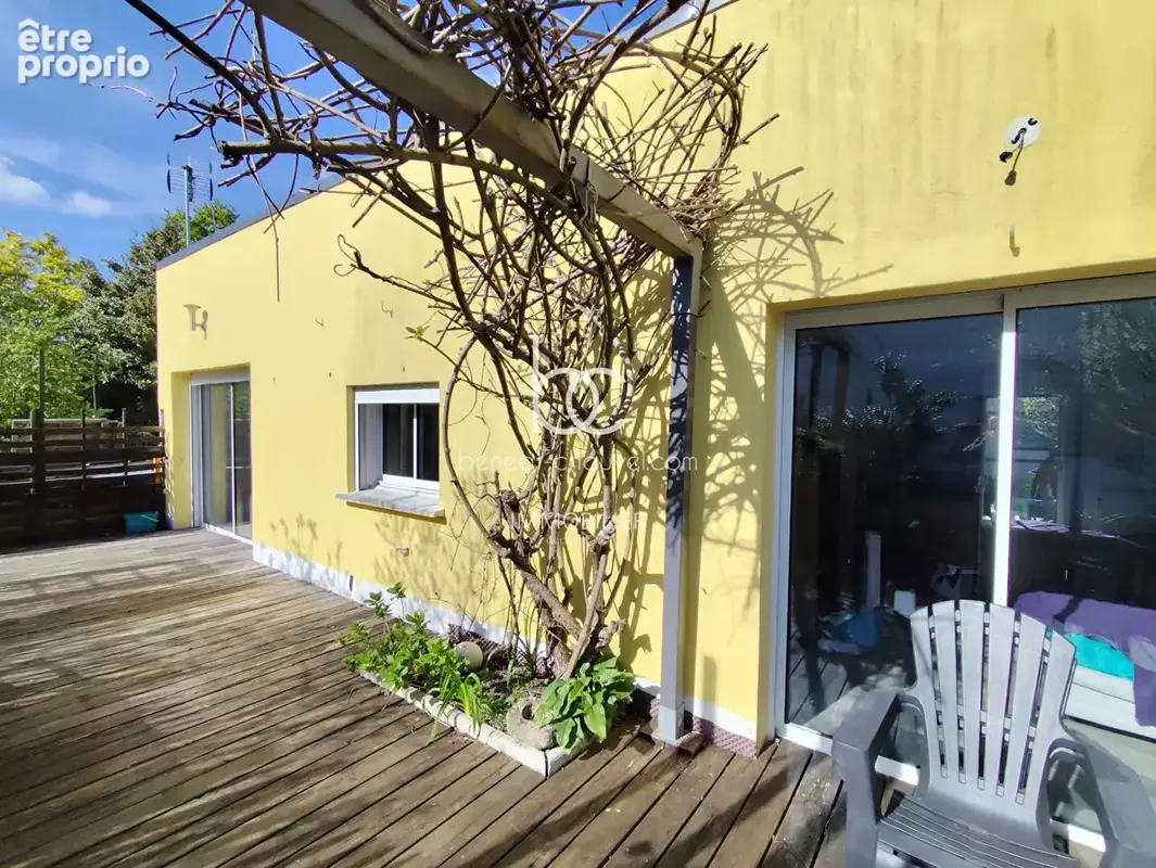 Maison à SURZUR