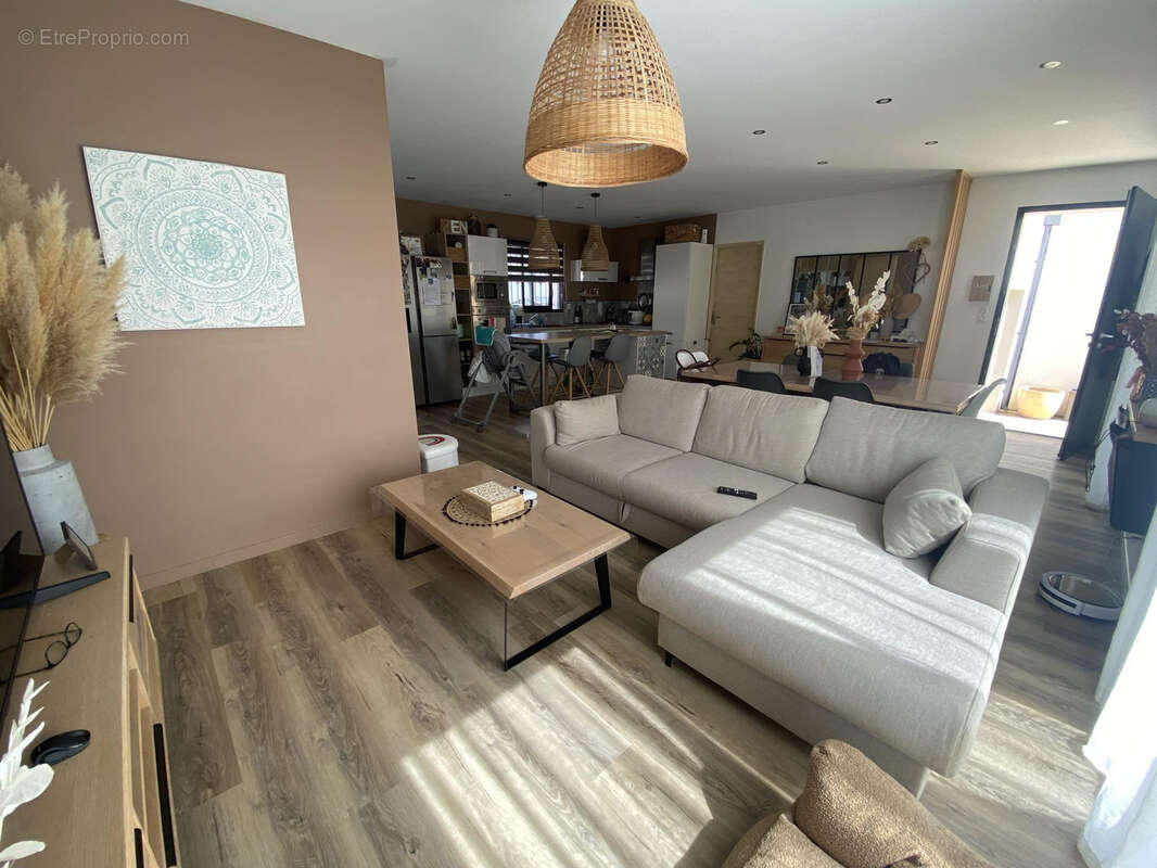 Maison à BELLEGARDE