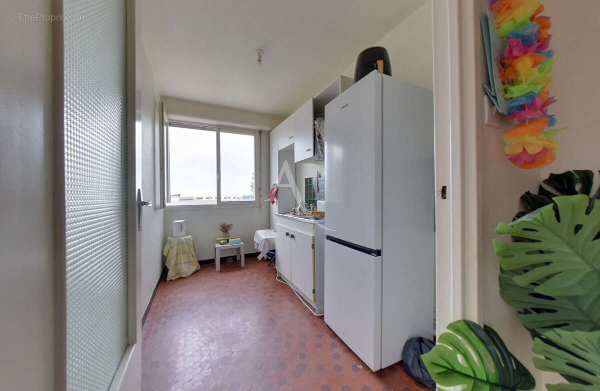 Appartement lumineux avec balcon, parking et cave - photo 3