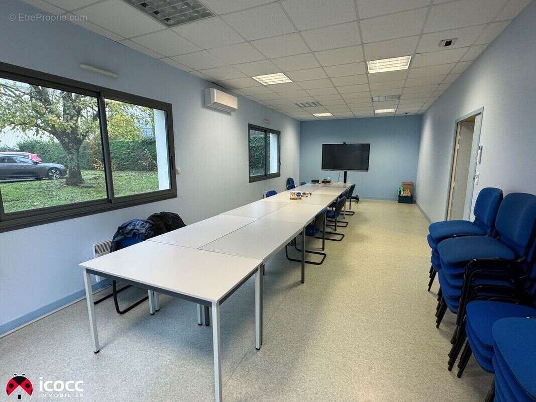 Commerce 320 m² à Fontenay-Le-Comte  - photo 2