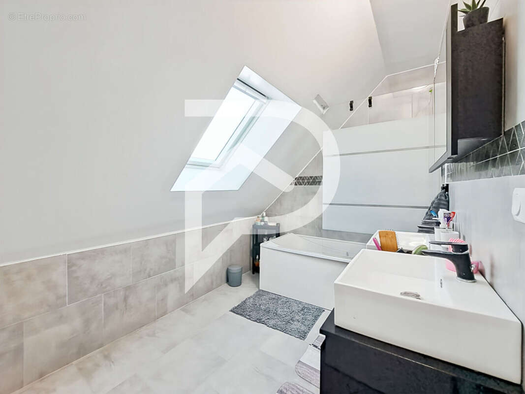 Maison à MILLY-SUR-THERAIN