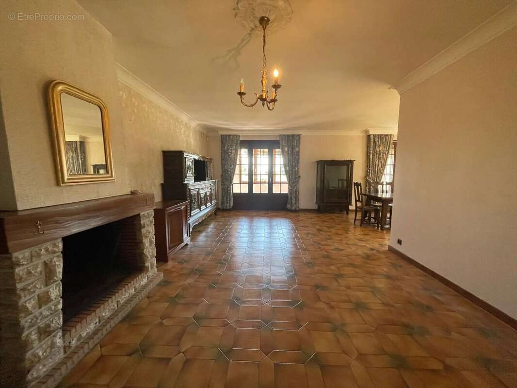 Grande maison  de 226 m² avec hangar - photo 3