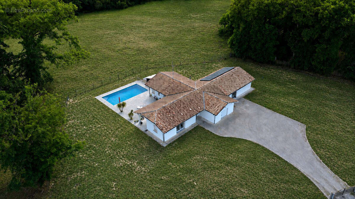 Maison 200 m² à Saint-Vincent-De-Paul  - photo 4