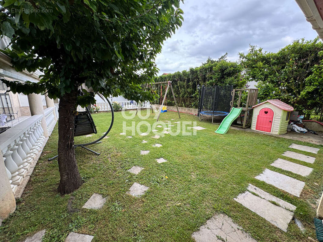 Maison à DECINES-CHARPIEU