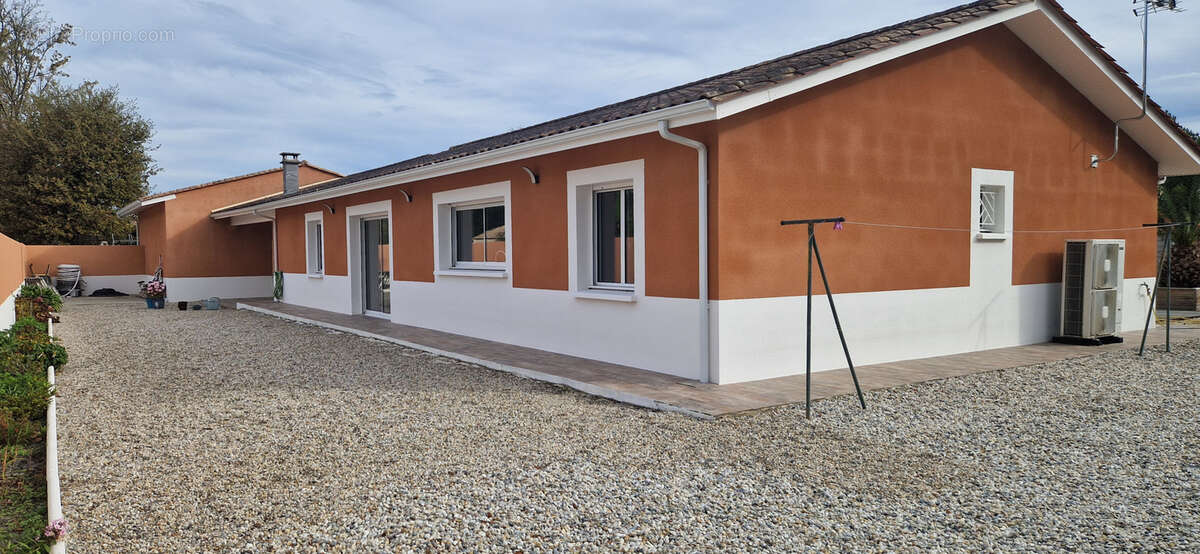 belle maison P.P avec garage double, Piscine, terrasses et jardin clos - photo 8