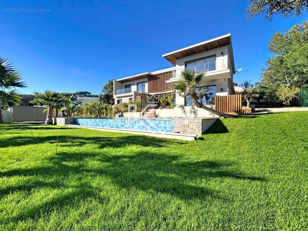 Saint Raphael Valescure, calme absolu, superbe villa - photo 2