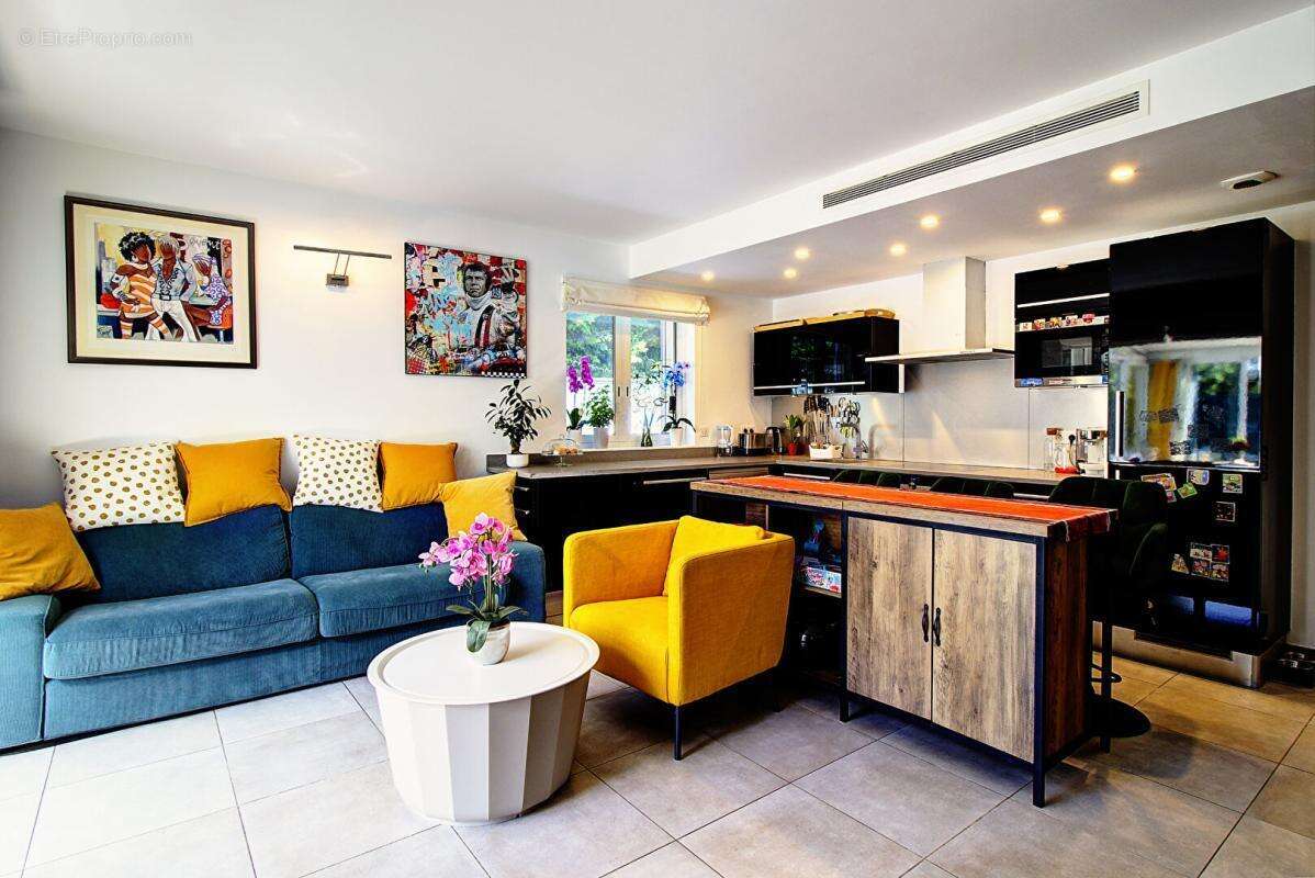Co-Exclusivité - Mougins Saint-Basile - Appartement-villa 4 pièces de 106 m² avec accès direct à la piscine - photo 3