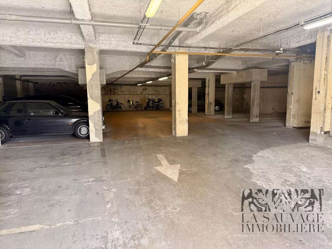 Parking à MONTREUIL