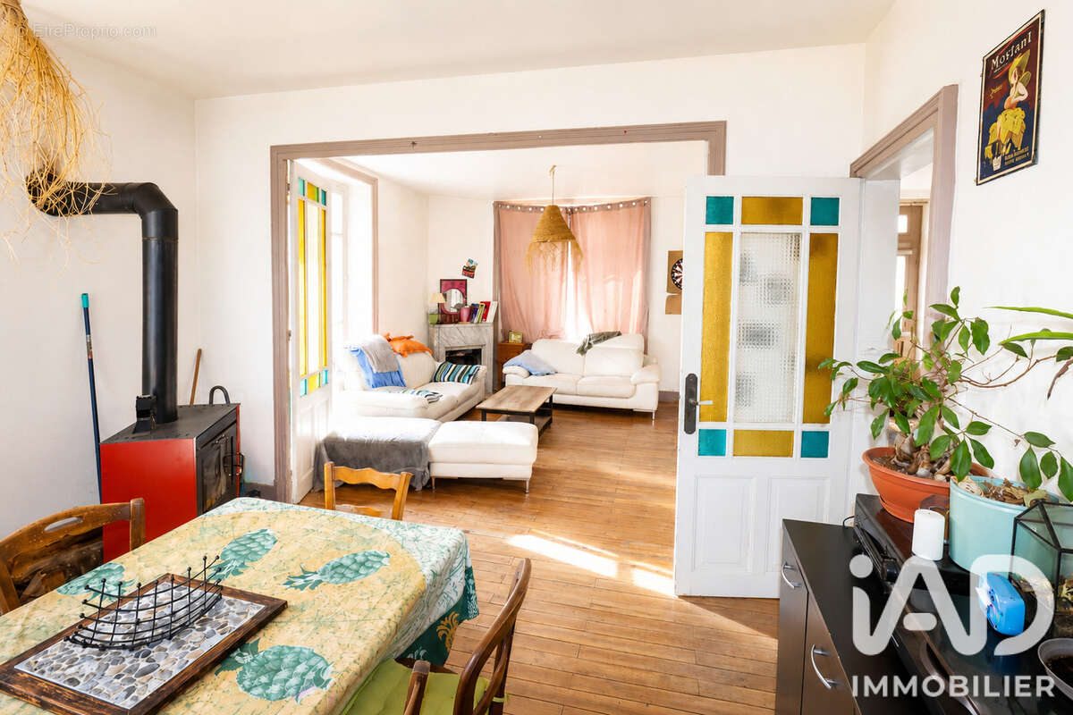 Maison 266 m² à Neuvic  - photo 7