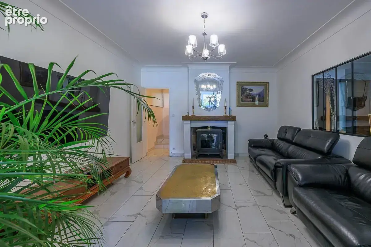 Maison T7 de 148 m, centre ville de Saint-Médard-de-Guizières 33230 - photo 8