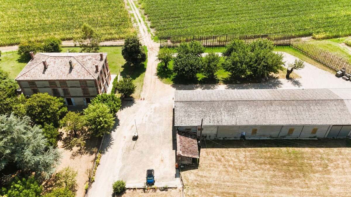 Maison à NEGREPELISSE