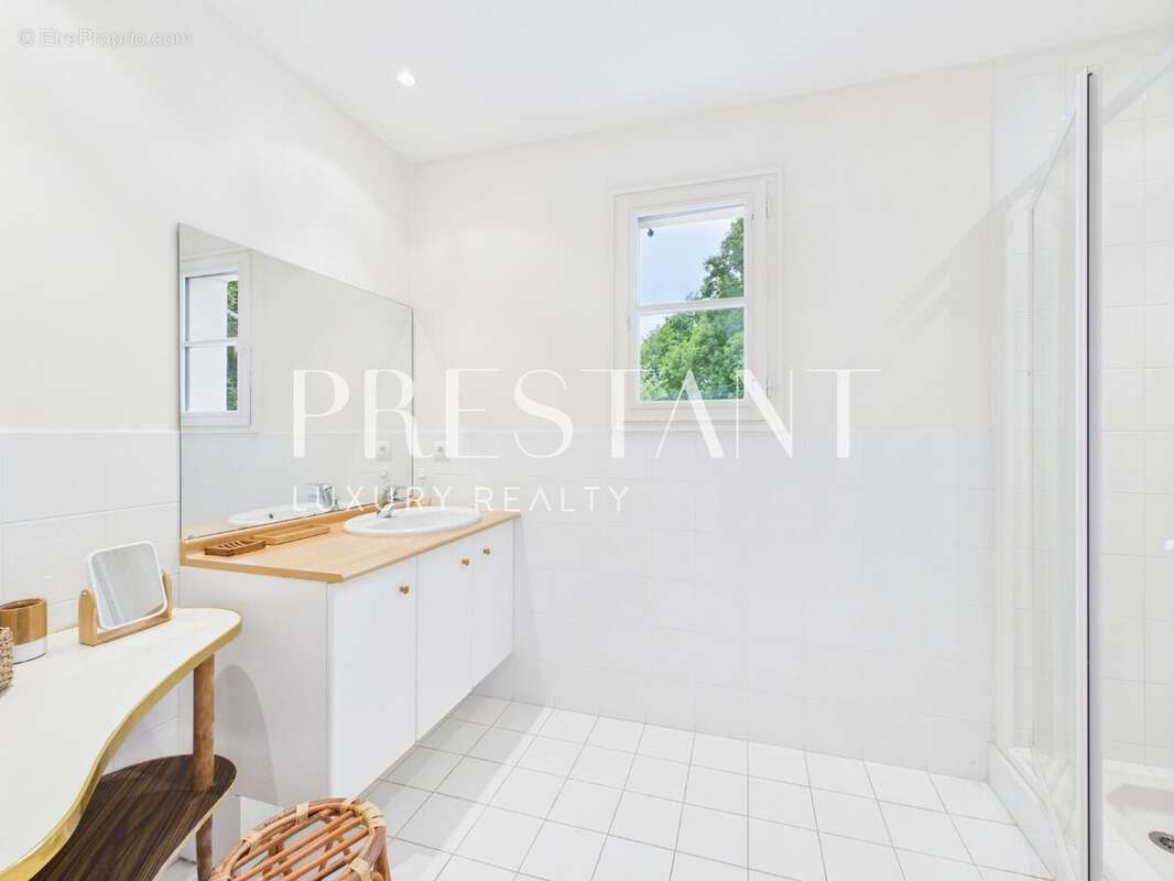 A vendre, Maison de charme 5 chambres vue dominante - photo 18