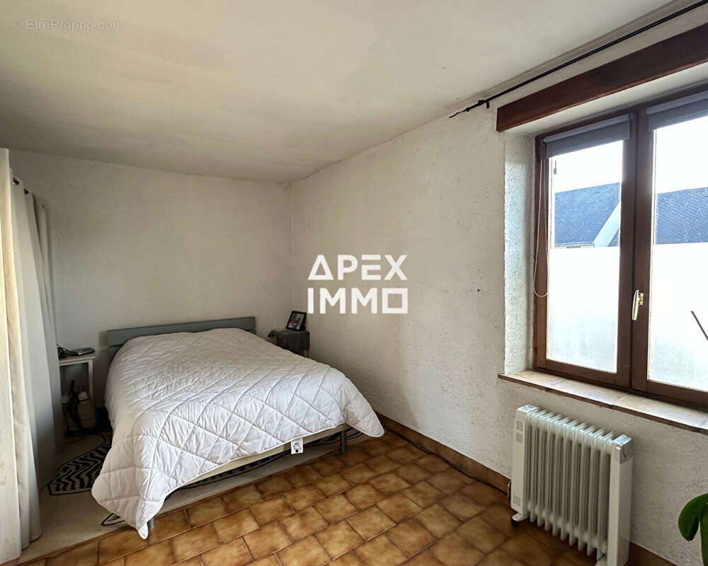 Commerce à SAINT-DENIS-DE-L&#039;HOTEL