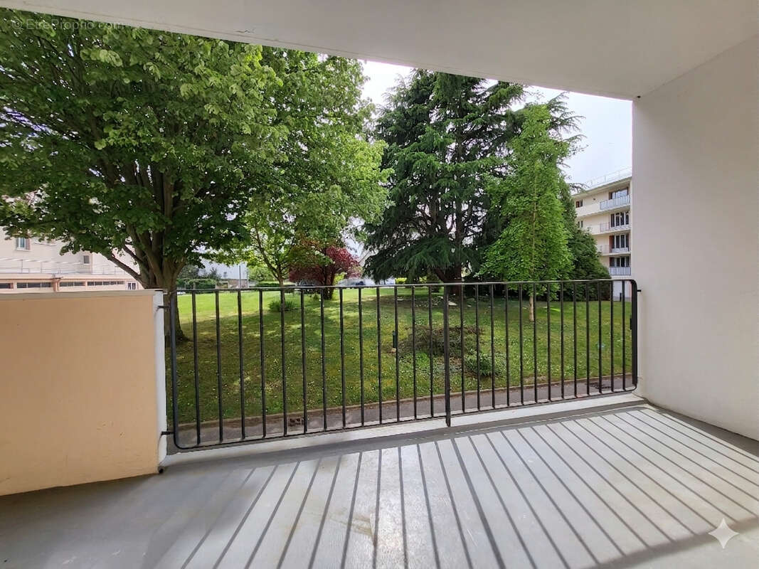 Appartement à LES CLAYES-SOUS-BOIS