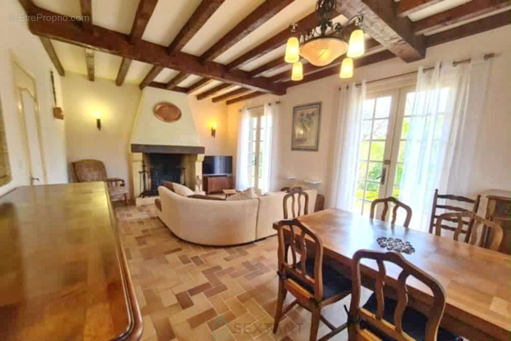 Maison à CENAC-ET-SAINT-JULIEN