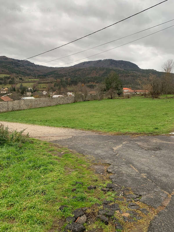 Terrain à RETOURNAC