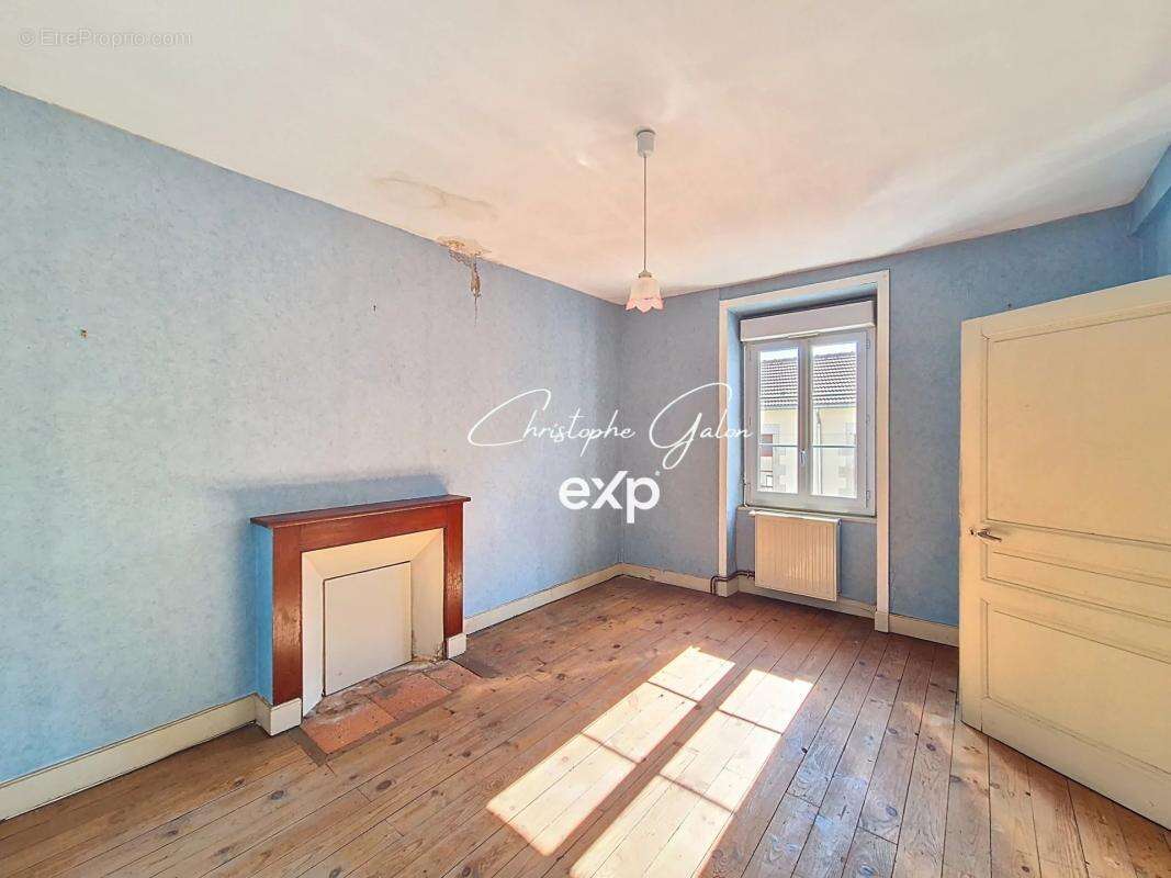 Maison à SAUVIAT-SUR-VIGE