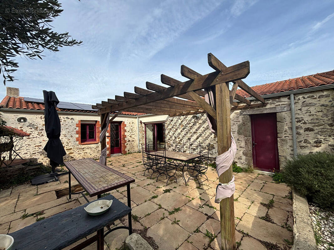 Maison à LE LOROUX-BOTTEREAU