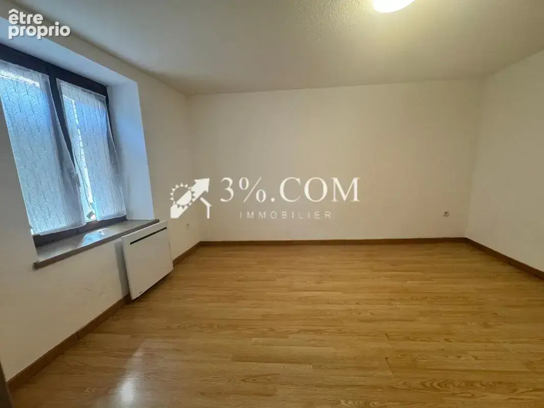 3%COM Appartement F5 en triplex avec cave - photo 7