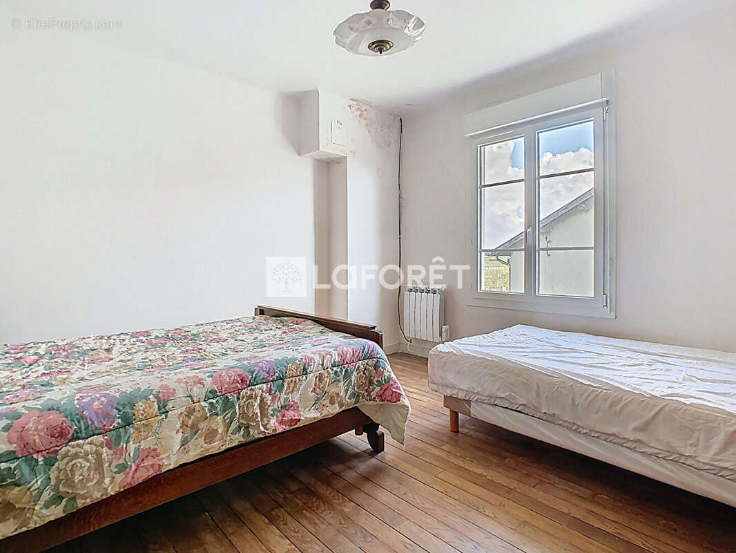 Maison à LES CHARMONTOIS